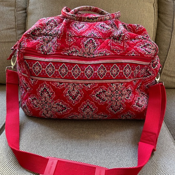 Vera Bradley Overnight Duffle Bag with Adjustable Strap - Picture 1 of 5